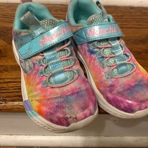 Girls sketchers